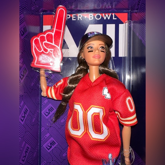 Taylor Swift (1 left) Kansas City chiefs, Super Bowl, Barbie SUPERBOWL - Picture 5 of 12
